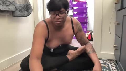 Sissyblkgoddess online show from April 18, 1:40 am