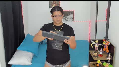 Siul Thompson online show from December 4, 1:36 pm