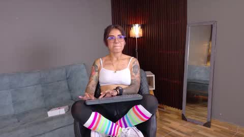 skarlet_petit online show from February 5, 11:39 pm