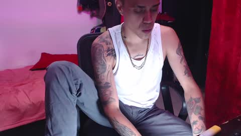 Snapshot of skateboy444 chatting on January 27, 2:20 am king online show from January 27, 2:20 am