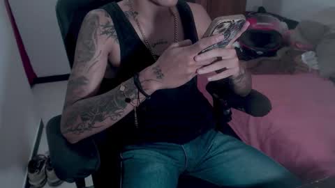 Snapshot of skateboy444 chatting on September 12, 6:59 am king online show from September 12, 6:59 am