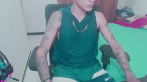 Snapshot of skateboy444 chatting on October 11, 8:30 am king online show from October 11, 8:30 am