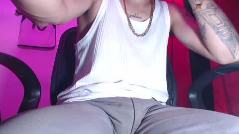 Snapshot of skateboy444 chatting on February 8, 5:40 am king online show from February 8, 5:40 am