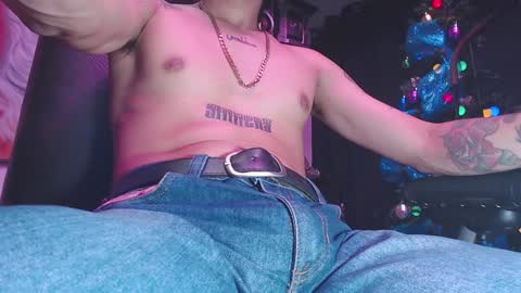Snapshot of skateboy444 chatting on December 21, 1:04 am king online show from December 21, 1:04 am
