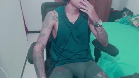 Snapshot of skateboy444 chatting on October 9, 6:52 am king online show from October 9, 6:52 am