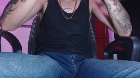 Snapshot of skateboy444 chatting on January 18, 11:11 pm king online show from January 18, 11:11 pm