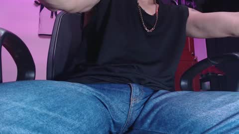 Snapshot of skateboy444 chatting on January 28, 7:11 am king online show from January 28, 7:11 am