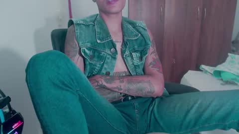 Snapshot of skateboy444 chatting on September 28, 8:45 am king online show from September 28, 8:45 am