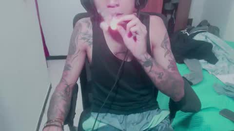 Snapshot of skateboy444 chatting on October 6, 8:21 am king online show from October 6, 8:21 am