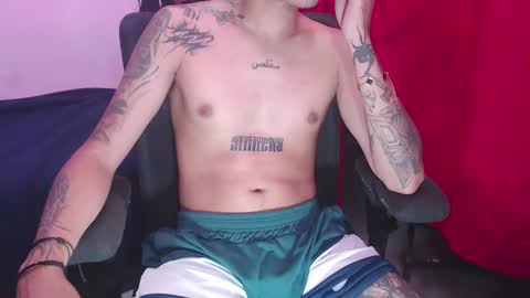 Snapshot of skateboy444 chatting on March 11, 2:21 am king online show from March 11, 2:21 am