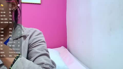 Snapshot of skinnyneighbour_ chatting on February 27, 3:29 am Karla online show from February 27, 3:29 am