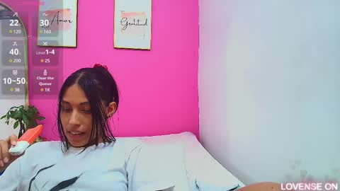 Snapshot of skinnyneighbour_ chatting on March 11, 6:08 am Karla online show from March 11, 6:08 am