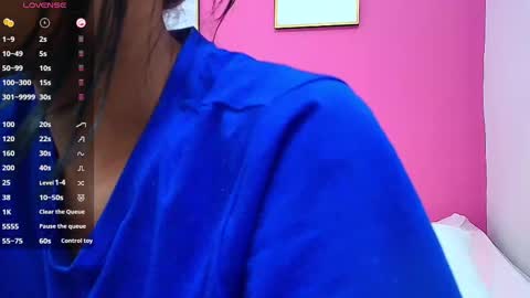 Snapshot of skinnyneighbour_ chatting on February 27, 9:40 am Karla online show from February 27, 9:40 am