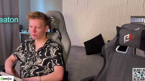 sky_hunter online show from April 30, 11:48 am