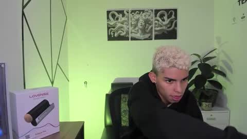 Daniel online show from December 18, 2:40 am