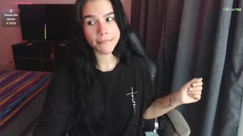 Snapshot of sky_lover_ chatting on October 15, 9:43 am Sky online show from October 15, 9:43 am
