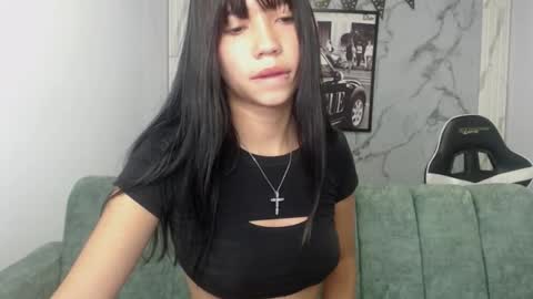 sky_sweet_a online show from December 20, 8:49 pm