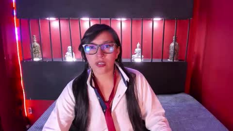 skye_bluee_ online show from October 12, 3:32 am