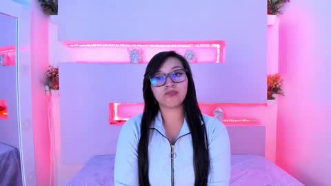 skye_bluee_ online show from October 21, 3:33 am
