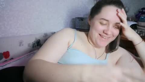 Snapshot of skyressie333 chatting on February 20, 4:58 pm skyressie333 online show from February 20, 4:58 pm