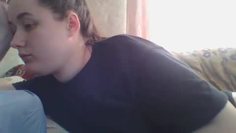 skyressie333 online show from March 21, 8:19 am