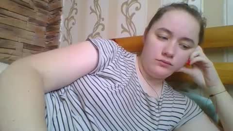 skyressie333 online show from February 17, 6:45 am