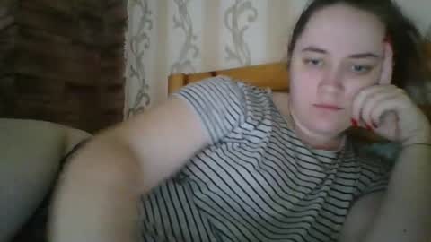 skyressie333 online show from February 24, 8:45 pm