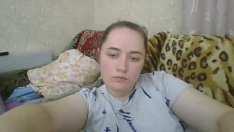 skyressie333 online show from March 17, 7:41 pm