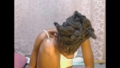 Snapshot of slim_girl01 chatting on October 13, 3:47 pm slim_girl01 online show from October 13, 3:47 pm