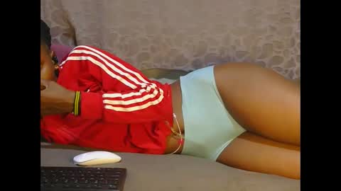 Snapshot of slim_girl01 chatting on September 23, 6:36 pm slim_girl01 online show from September 23, 6:36 pm