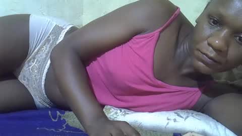 Snapshot of slim_girl3 chatting on March 8, 12:33 am slim_girl3 online show from March 8, 12:33 am