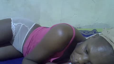 Snapshot of slim_girl3 chatting on March 7, 3:51 am slim_girl3 online show from March 7, 3:51 am