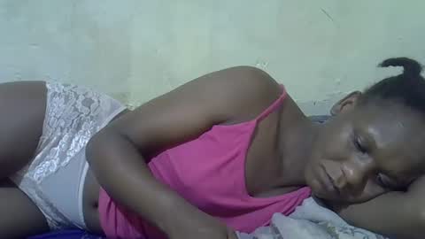 Snapshot of slim_girl3 chatting on March 1, 8:21 pm slim_girl3 online show from March 1, 8:21 pm