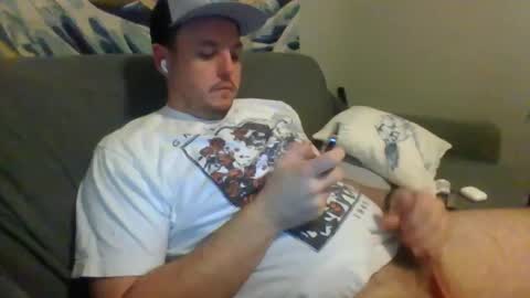 Snapshot of slimjim2090 chatting on December 23, 2:13 am slimjim2090 online show from December 23, 2:13 am