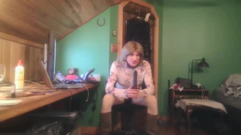 slutjennifertransxx online show from September 18, 2:37 am