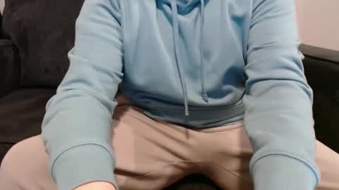 slutty_college_couple online show from December 19, 11:35 pm