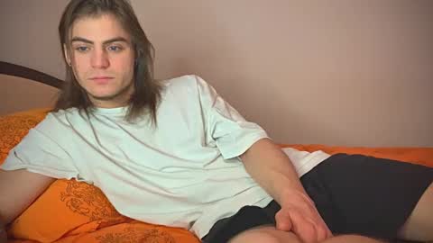 Snapshot of sly_gus chatting on February 13, 4:54 am Gus online show from February 13, 4:54 am