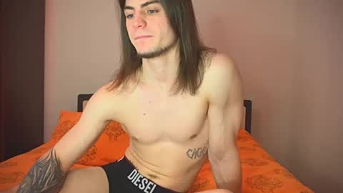 Snapshot of sly_gus chatting on February 14, 4:15 am Gus online show from February 14, 4:15 am