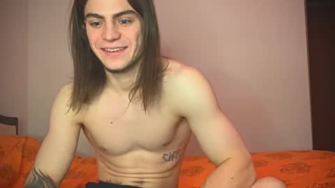 Snapshot of sly_gus chatting on February 5, 4:06 am Gus online show from February 5, 4:06 am