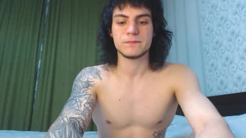 Snapshot of sly_gus chatting on October 18, 4:00 pm Gus online show from October 18, 4:00 pm
