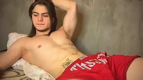 Snapshot of sly_gus chatting on December 10, 7:37 am Gus online show from December 10, 7:37 am