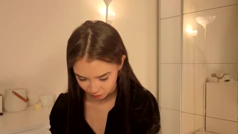 Lily online show from November 16, 2:08 pm