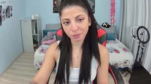 small_horny_girl online show from October 25, 7:30 am