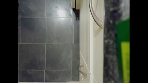 Small Hairy Uncut online show from March 11, 2:53 am