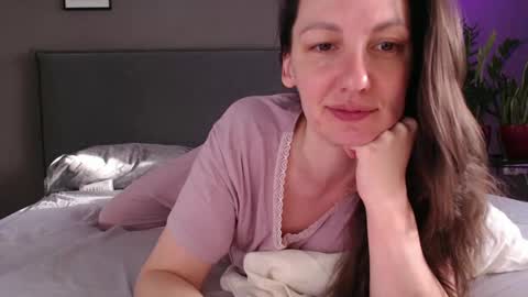 Snapshot of smalltittsbigsoul chatting on March 10, 5:43 am Anna no bbbbybybbabebyy just Anna. And dont call me mom please. online show from March 10, 5:43 am