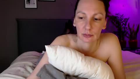 Snapshot of smalltittsbigsoul chatting on February 16, 4:10 pm Anna no bbbbybybbabebyy just Anna. And dont call me mom please. online show from February 16, 4:10 pm
