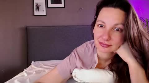 Snapshot of smalltittsbigsoul chatting on February 15, 5:41 am Anna no bbbbybybbabebyy just Anna. And dont call me mom please. online show from February 15, 5:41 am