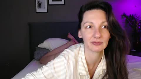 Snapshot of smalltittsbigsoul chatting on March 3, 5:31 am Anna no bbbbybybbabebyy just Anna. And dont call me mom please. online show from March 3, 5:31 am