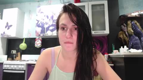 Snapshot of smile_cute_fox chatting on December 7, 2:41 pm smile_cute_fox online show from December 7, 2:41 pm