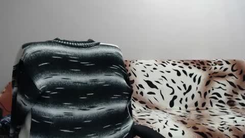 Snapshot of smile_cute_fox chatting on January 25, 12:47 pm smile_cute_fox online show from January 25, 12:47 pm